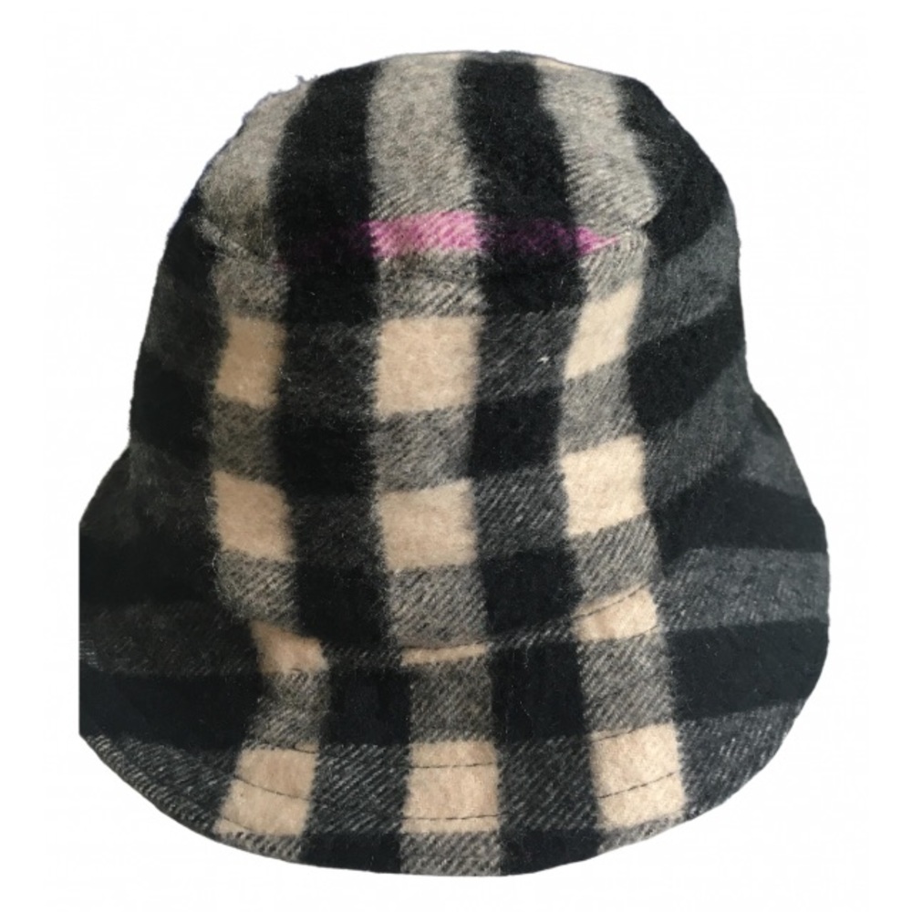 Vintage BURBERRY hat. 100%Cashmere signature checker black & white plaid